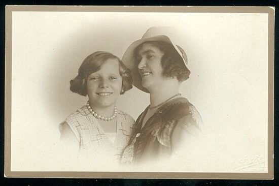 Matka s dcerou | antikvariat - detail pohlednice