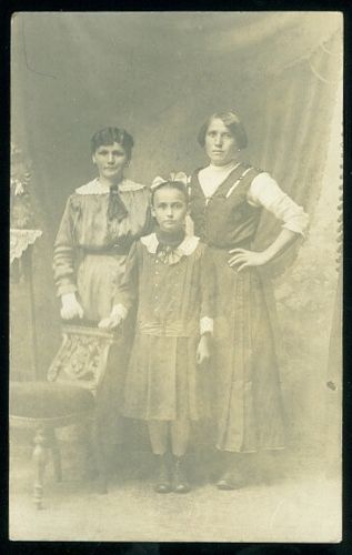Matka a dcery | antikvariat - detail pohlednice