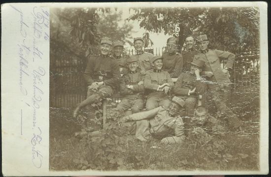 Vojaci na zahrade | antikvariat - detail pohlednice