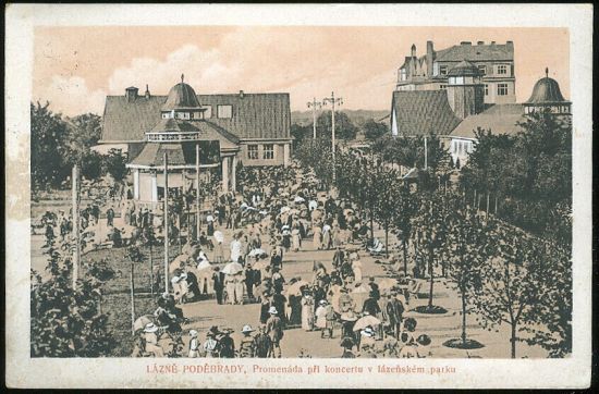 Lazne Podebrady  Promenada pri koncertu v lazenskem parku | antikvariat - detail pohlednice