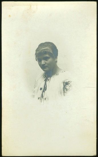 Pani v kroji | antikvariat - detail pohlednice