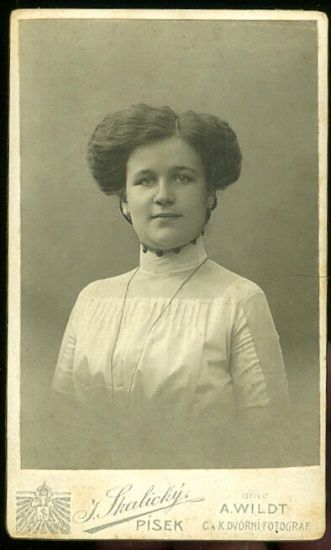 Dama | antikvariat - detail pohlednice