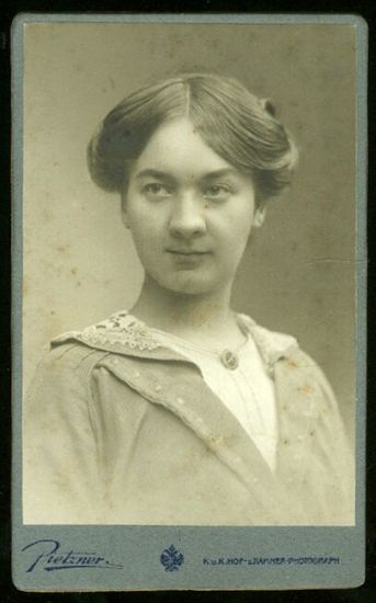 Pani s velkym nosem | antikvariat - detail pohlednice