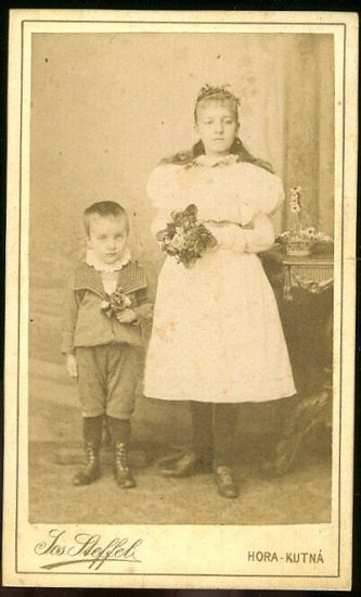 Sourozenci | antikvariat - detail pohlednice