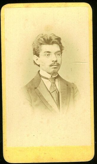 Mladik v brylich | antikvariat - detail pohlednice