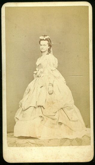 Dama ve vecernich satech | antikvariat - detail pohlednice