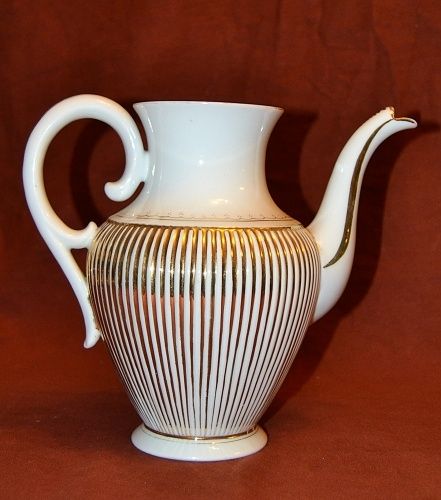 Porcelanova konvice bez vika | antikvariat - detail starozitnosti